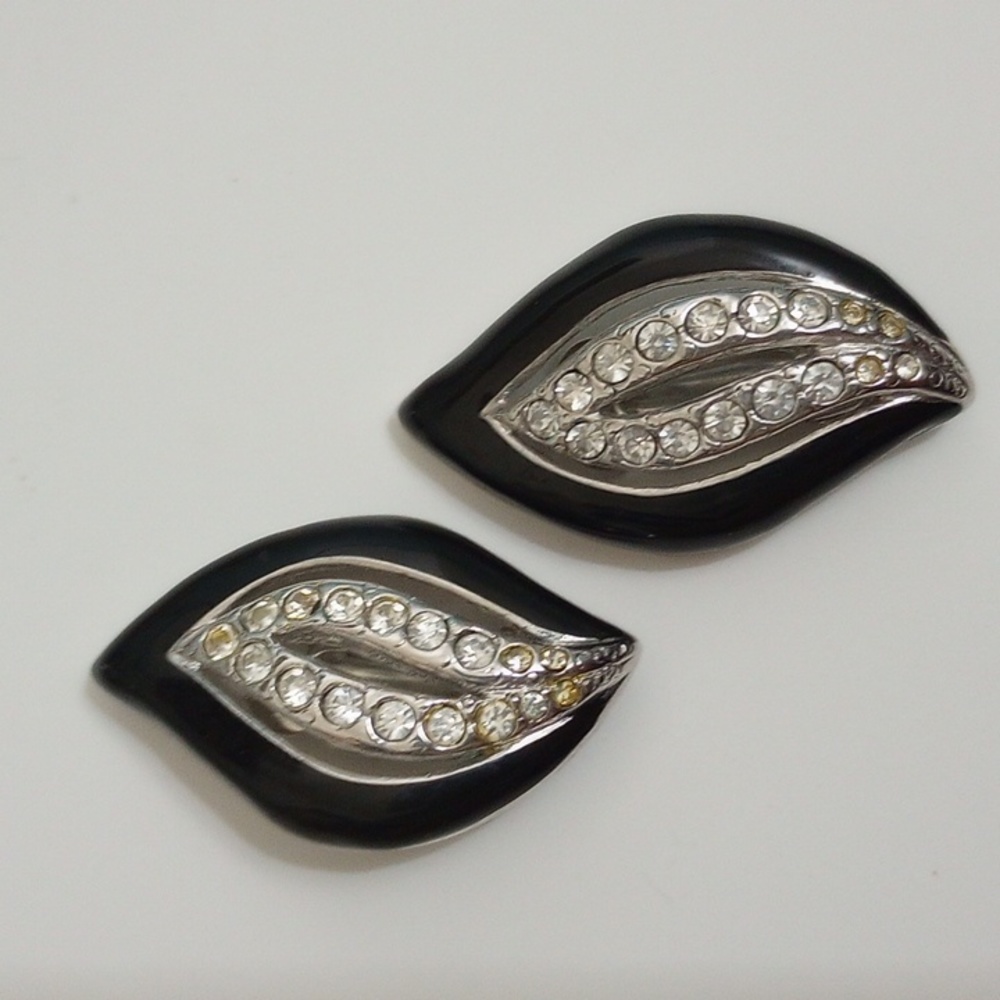 Vintage black white enamel and rhinestone flame Erwin Pearl clip-on Earrings